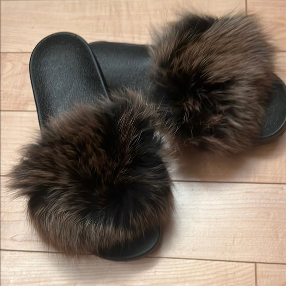 Women's Fluffy Fox Fur Slides - Brown